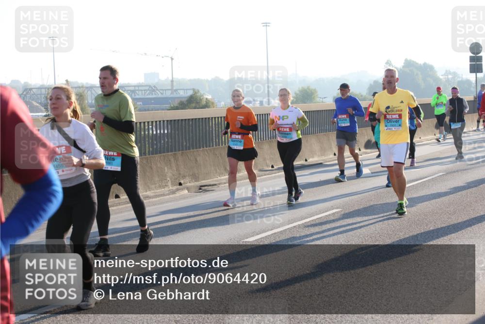 03.10.2025 - Köhlbrandbrückenlauf Lena Gebhardt http://msf.ph/oto/9064420 03.10.2025 09:21:32 Position 1 1455, 1665, 2147 meine-sportfotos.de