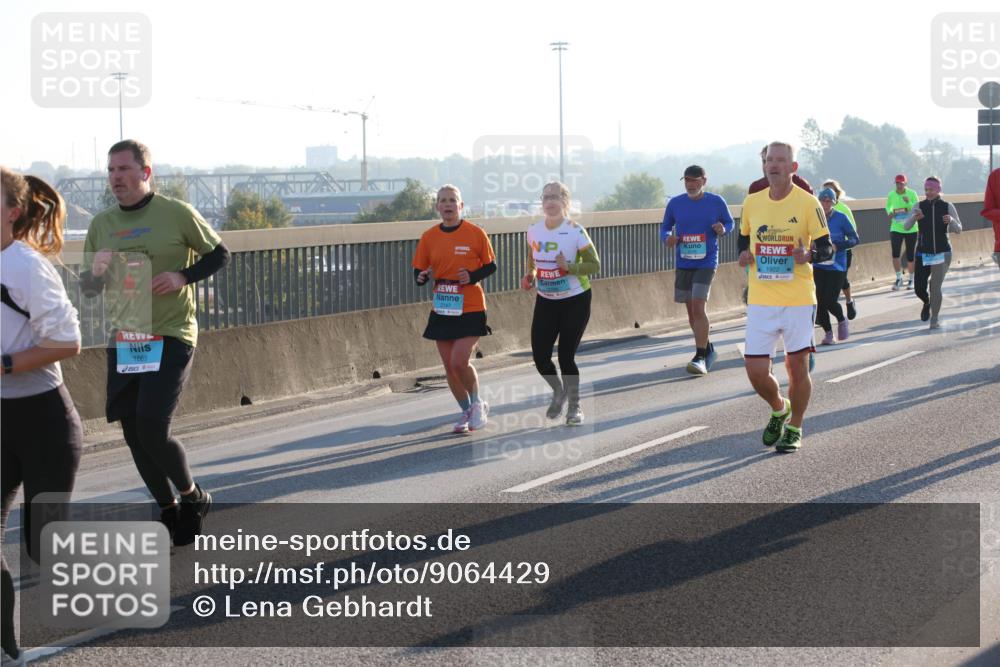 03.10.2025 - Köhlbrandbrückenlauf Lena Gebhardt http://msf.ph/oto/9064429 03.10.2025 09:21:32 Position 1 1865, 1922 meine-sportfotos.de