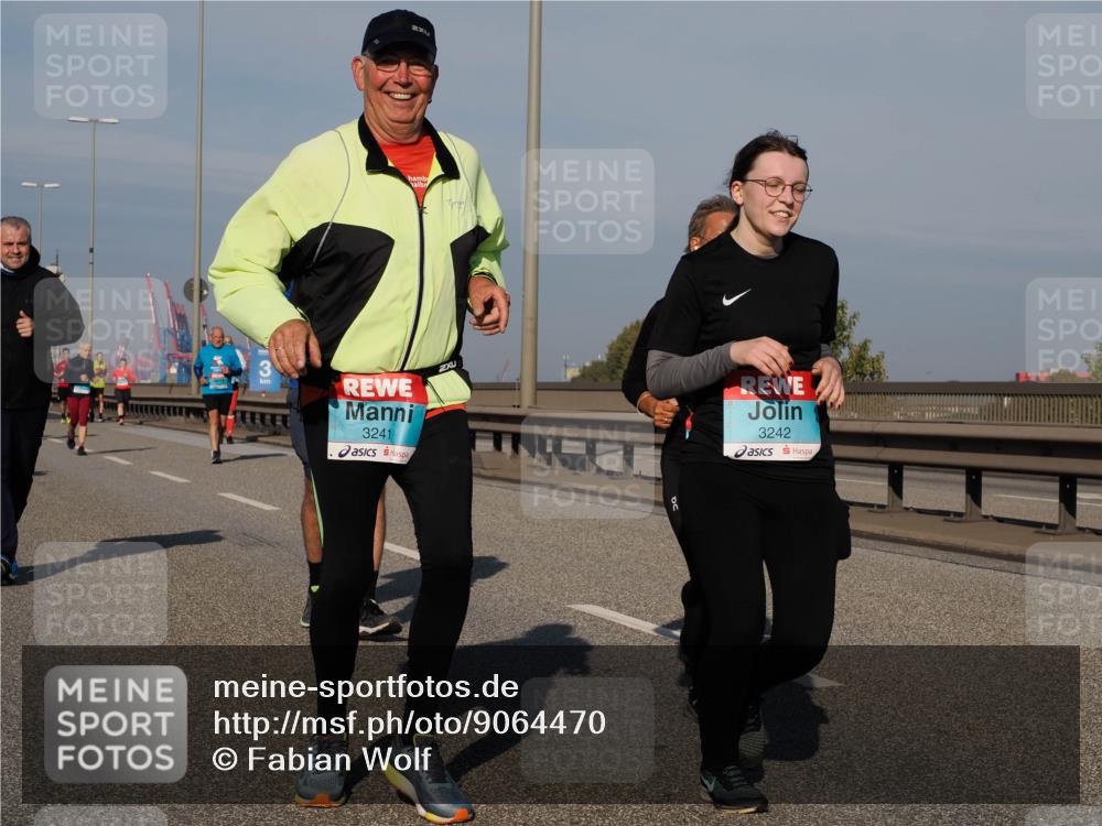 03.10.2025 - Köhlbrandbrückenlauf Fabian Wolf http://msf.ph/oto/9064470 03.10.2025 10:07:38 Position 3 3241, 3242 meine-sportfotos.de