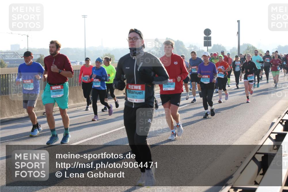 03.10.2025 - Köhlbrandbrückenlauf Lena Gebhardt http://msf.ph/oto/9064471 03.10.2025 09:21:34 Position 1 3176, 3177, 1871, 1456 meine-sportfotos.de