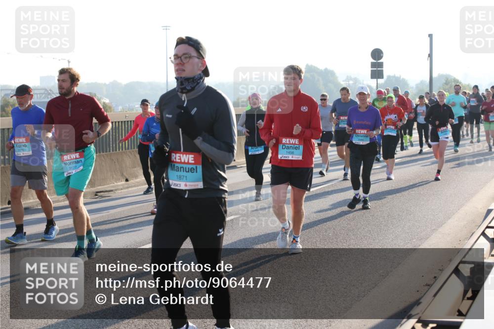 03.10.2025 - Köhlbrandbrückenlauf Lena Gebhardt http://msf.ph/oto/9064477 03.10.2025 09:21:35 Position 1 3176, 3177, 1871, 1456 meine-sportfotos.de