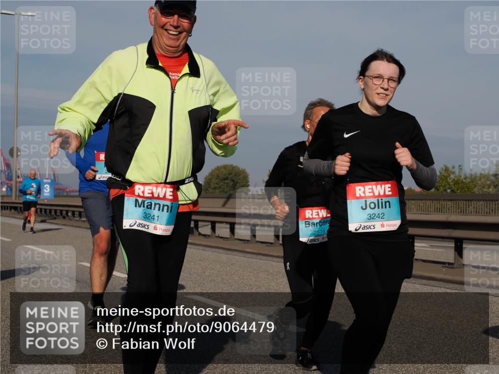 03.10.2025 - Köhlbrandbrückenlauf Fabian Wolf http://msf.ph/oto/9064479 03.10.2025 10:07:38 Position 3 3, 2, 3241, 2, 3242, 2574 meine-sportfotos.de