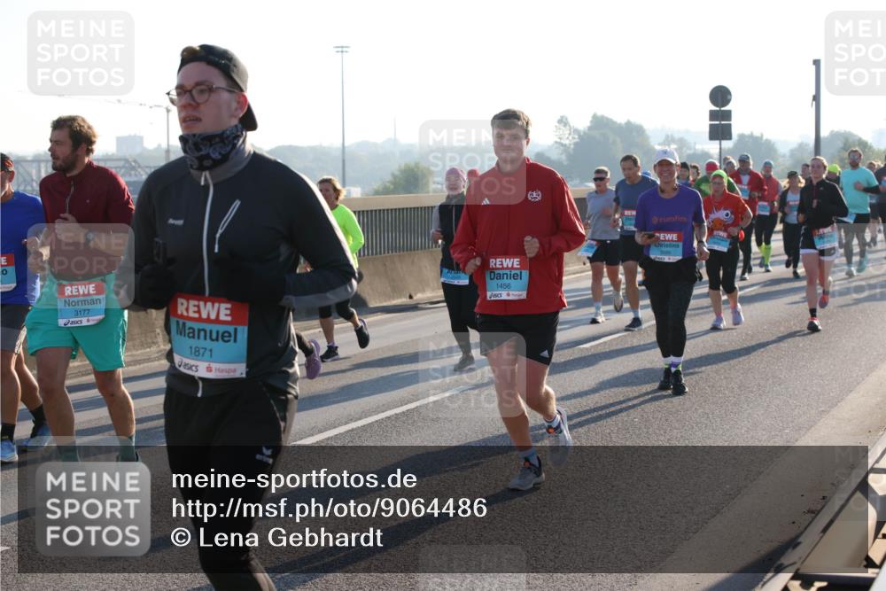 03.10.2025 - Köhlbrandbrückenlauf Lena Gebhardt http://msf.ph/oto/9064486 03.10.2025 09:21:35 Position 1 3177, 1871, 1456, 2986 meine-sportfotos.de