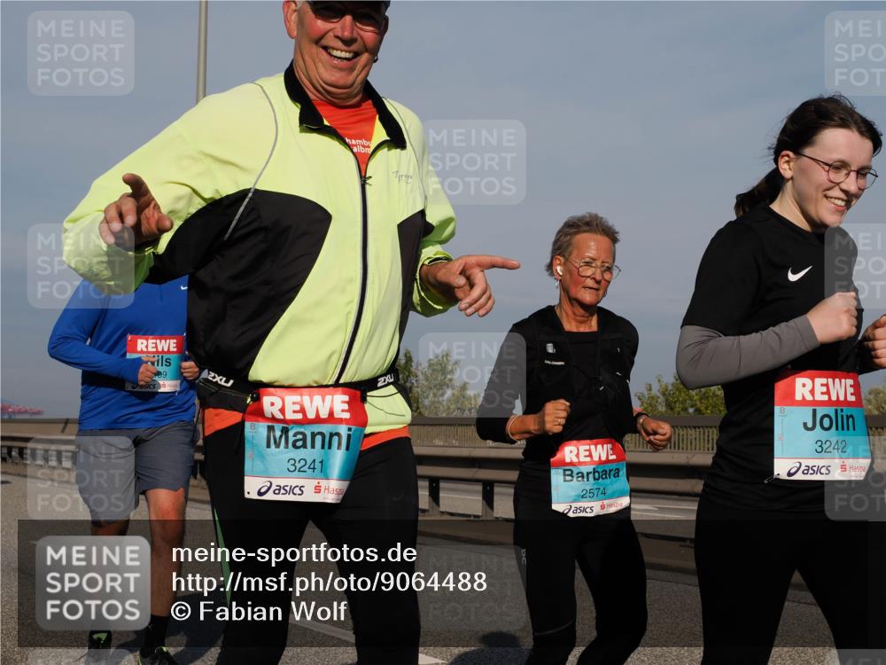 03.10.2025 - Köhlbrandbrückenlauf Fabian Wolf http://msf.ph/oto/9064488 03.10.2025 10:07:39 Position 3 09, 3241, 00, 2574, 3242 meine-sportfotos.de