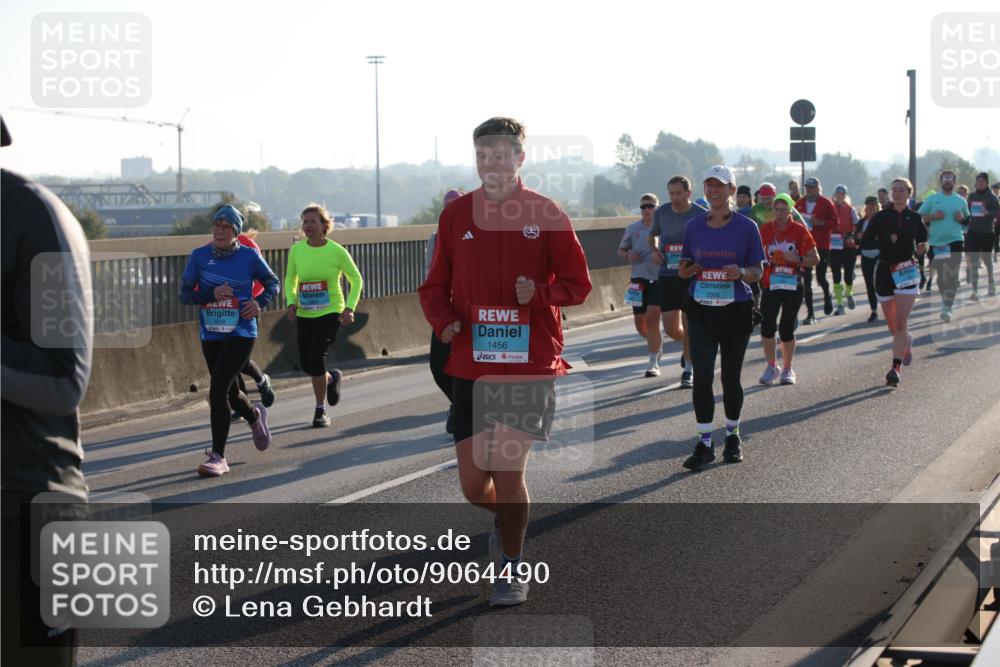 03.10.2025 - Köhlbrandbrückenlauf Lena Gebhardt http://msf.ph/oto/9064490 03.10.2025 09:21:35 Position 1 1456 meine-sportfotos.de