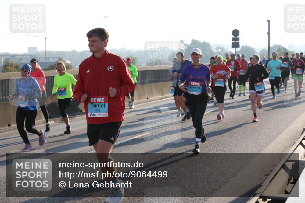 03.10.2025 - Köhlbrandbrückenlauf Lena Gebhardt http://msf.ph/oto/9064499 03.10.2025 09:21:36 Position 1 1456, 2986 meine-sportfotos.de