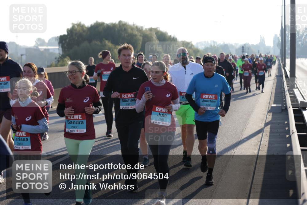 03.10.2025 - Köhlbrandbrückenlauf Jannik Wohlers http://msf.ph/oto/9064504 03.10.2025 09:25:23 Position 3 351, 2085, 2086, 2511, 2465, 3393 meine-sportfotos.de