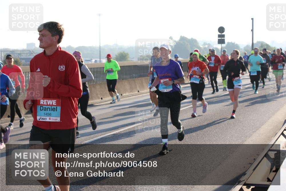 03.10.2025 - Köhlbrandbrückenlauf Lena Gebhardt http://msf.ph/oto/9064508 03.10.2025 09:21:36 Position 1 1456, 2986 meine-sportfotos.de