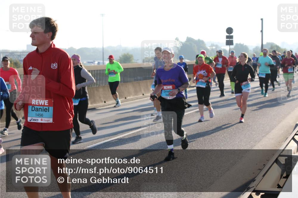03.10.2025 - Köhlbrandbrückenlauf Lena Gebhardt http://msf.ph/oto/9064511 03.10.2025 09:21:36 Position 1 1456, 298 meine-sportfotos.de