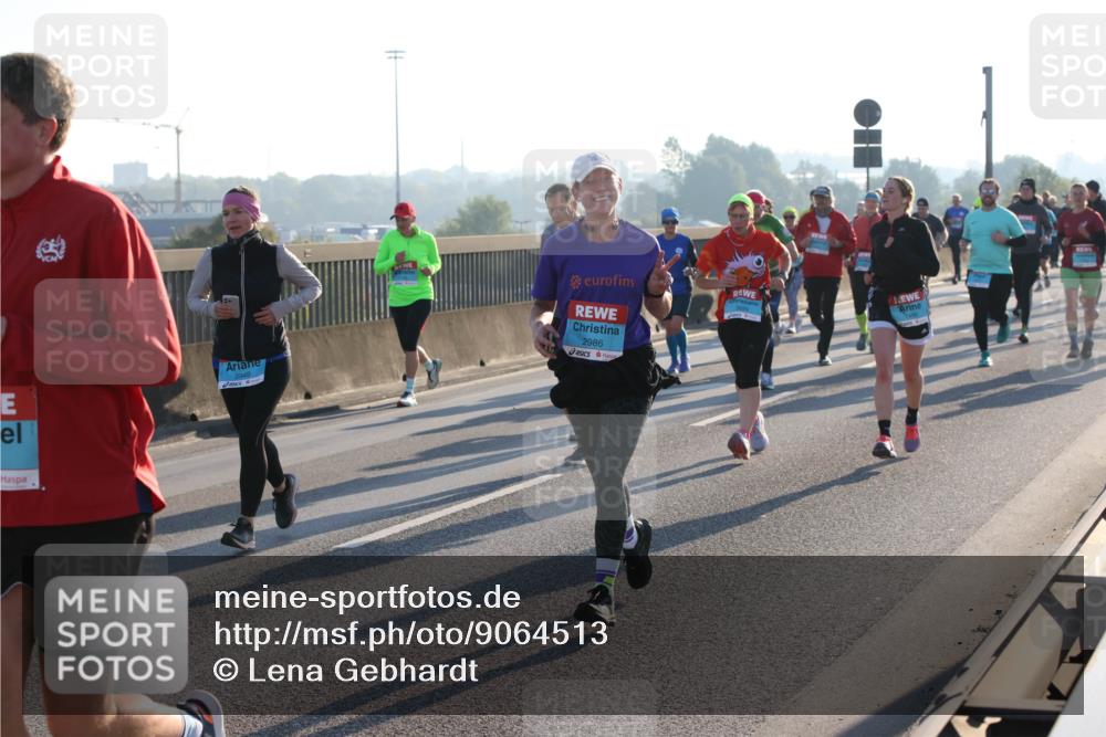 03.10.2025 - Köhlbrandbrückenlauf Lena Gebhardt http://msf.ph/oto/9064513 03.10.2025 09:21:37 Position 1 2949, 2986 meine-sportfotos.de