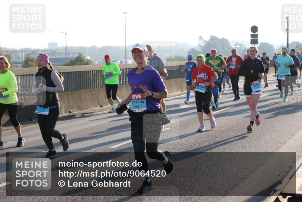 03.10.2025 - Köhlbrandbrückenlauf Lena Gebhardt http://msf.ph/oto/9064520 03.10.2025 09:21:37 Position 1 2949, 2986 meine-sportfotos.de