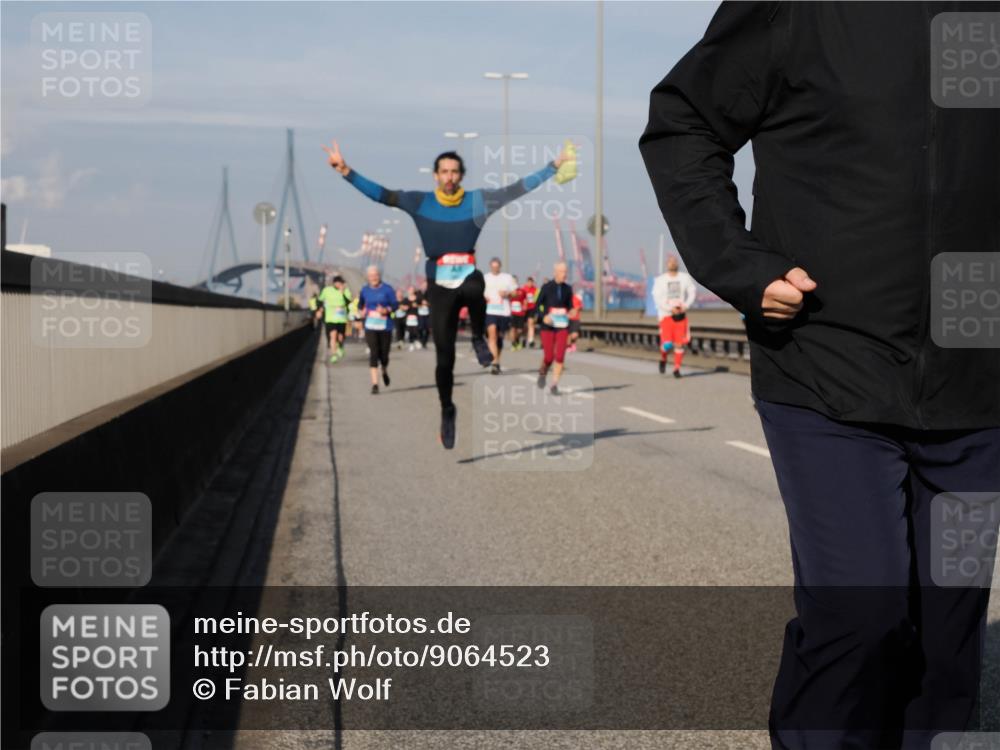 03.10.2025 - Köhlbrandbrückenlauf Fabian Wolf http://msf.ph/oto/9064523 03.10.2025 10:07:42 Position 3  meine-sportfotos.de