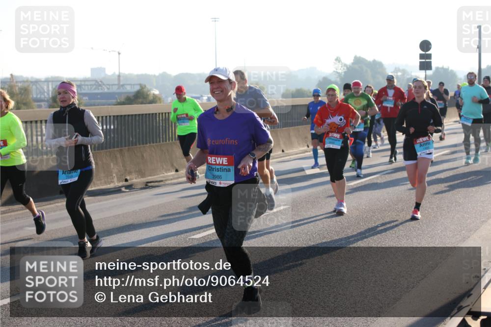 03.10.2025 - Köhlbrandbrückenlauf Lena Gebhardt http://msf.ph/oto/9064524 03.10.2025 09:21:37 Position 1 2949, 2986 meine-sportfotos.de