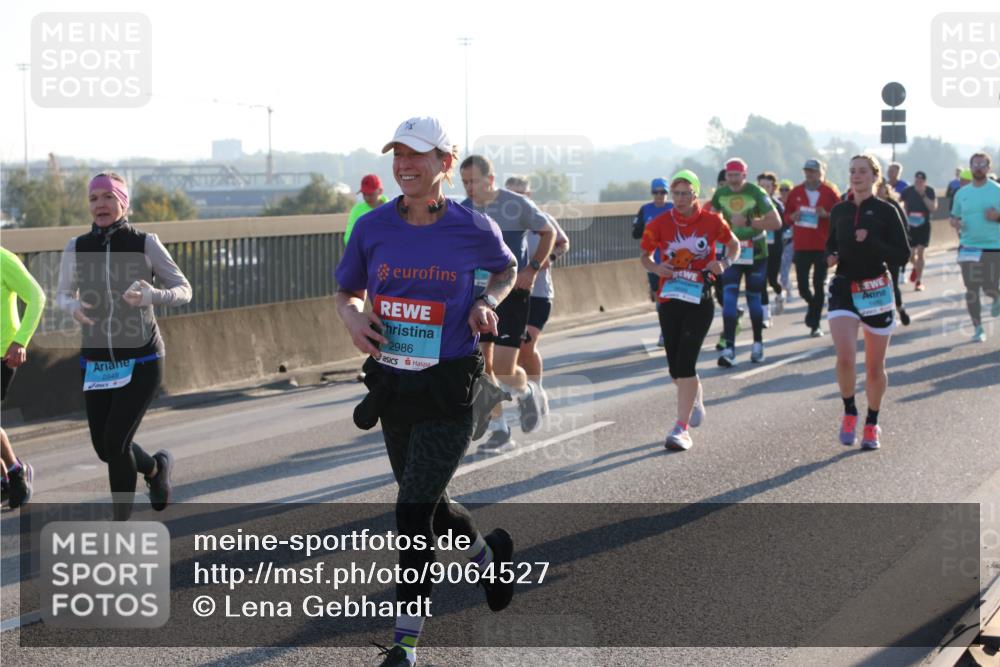03.10.2025 - Köhlbrandbrückenlauf Lena Gebhardt http://msf.ph/oto/9064527 03.10.2025 09:21:37 Position 1 2949, 2986 meine-sportfotos.de
