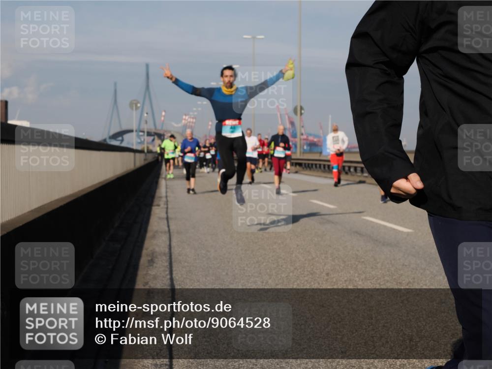 03.10.2025 - Köhlbrandbrückenlauf Fabian Wolf http://msf.ph/oto/9064528 03.10.2025 10:07:42 Position 3  meine-sportfotos.de