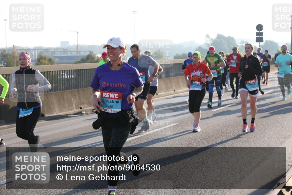 03.10.2025 - Köhlbrandbrückenlauf Lena Gebhardt http://msf.ph/oto/9064530 03.10.2025 09:21:37 Position 1 2949, 2986 meine-sportfotos.de