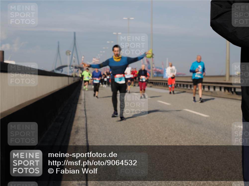 03.10.2025 - Köhlbrandbrückenlauf Fabian Wolf http://msf.ph/oto/9064532 03.10.2025 10:07:42 Position 3  meine-sportfotos.de
