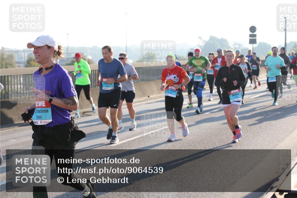 03.10.2025 - Köhlbrandbrückenlauf Lena Gebhardt http://msf.ph/oto/9064539 03.10.2025 09:21:38 Position 1 2986 meine-sportfotos.de
