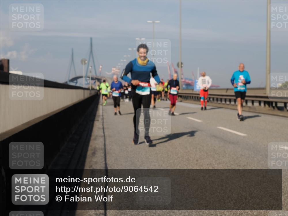 03.10.2025 - Köhlbrandbrückenlauf Fabian Wolf http://msf.ph/oto/9064542 03.10.2025 10:07:42 Position 3  meine-sportfotos.de