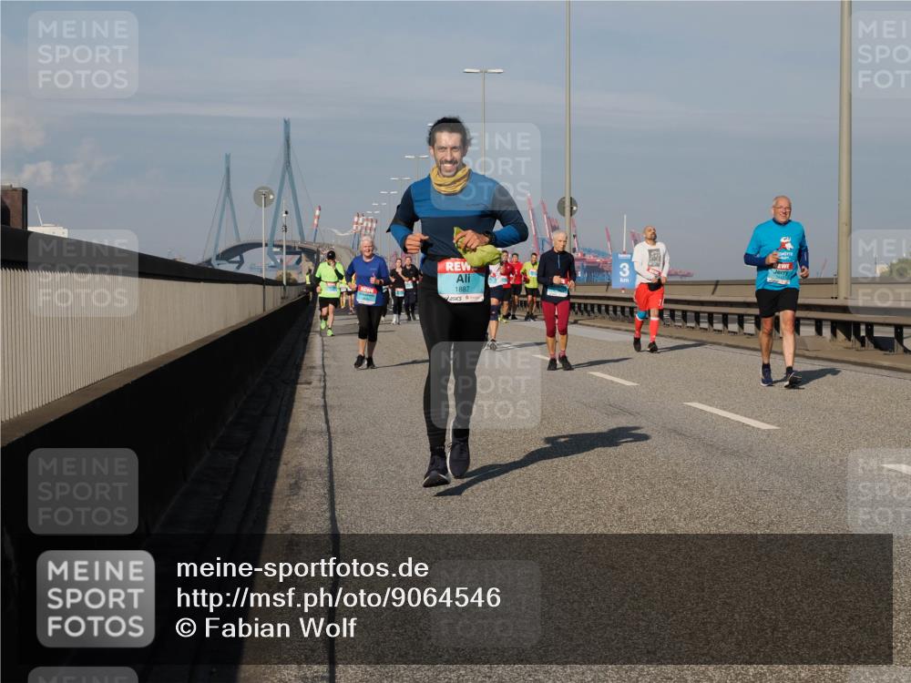 03.10.2025 - Köhlbrandbrückenlauf Fabian Wolf http://msf.ph/oto/9064546 03.10.2025 10:07:43 Position 3 3 meine-sportfotos.de