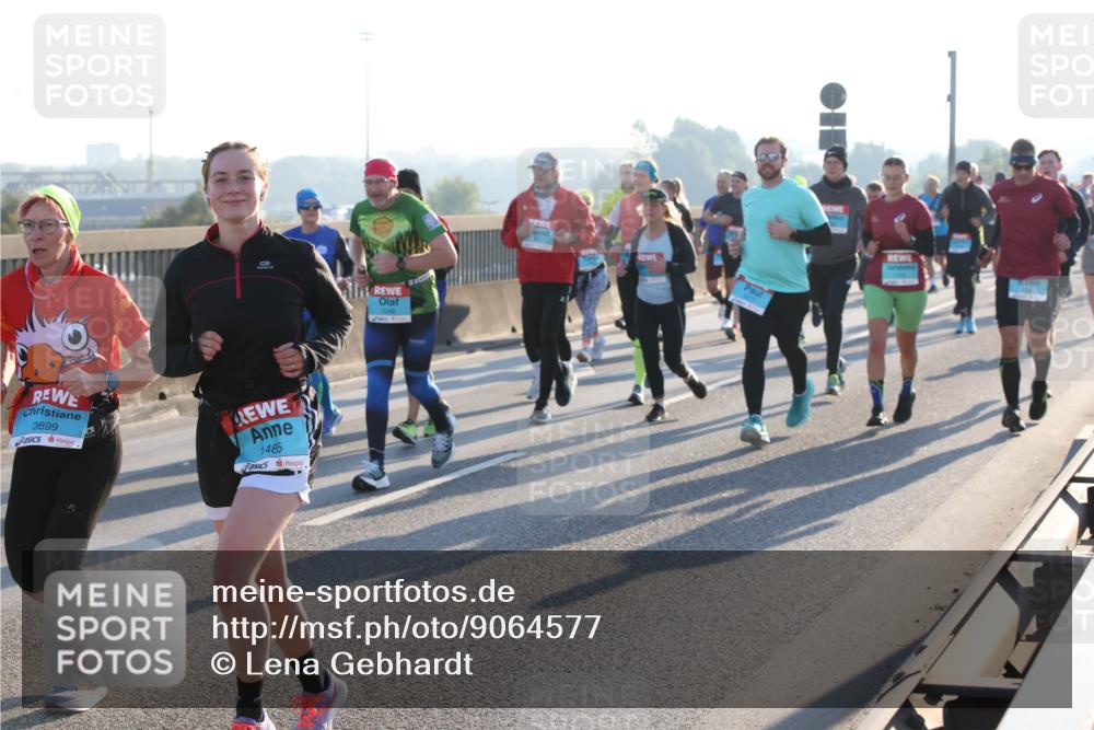 03.10.2025 - Köhlbrandbrückenlauf Lena Gebhardt http://msf.ph/oto/9064577 03.10.2025 09:21:39 Position 1 3699, 1485, 3348 meine-sportfotos.de