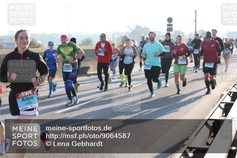 03.10.2025 - Köhlbrandbrückenlauf Lena Gebhardt http://msf.ph/oto/9064587 03.10.2025 09:21:40 Position 1 1485 meine-sportfotos.de