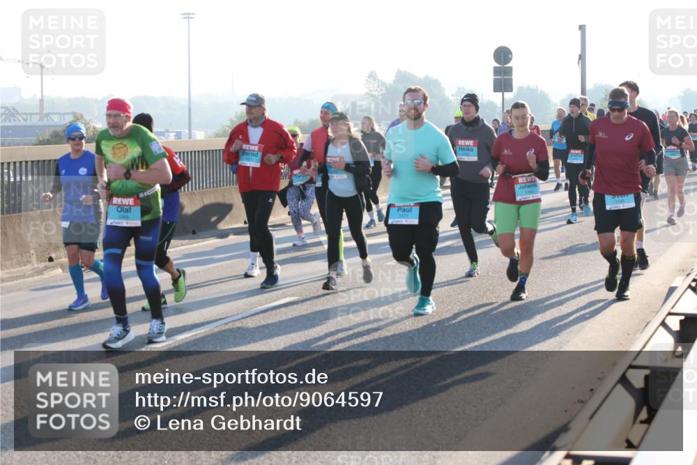03.10.2025 - Köhlbrandbrückenlauf Lena Gebhardt http://msf.ph/oto/9064597 03.10.2025 09:21:40 Position 1 2077, 1193, 1195 meine-sportfotos.de