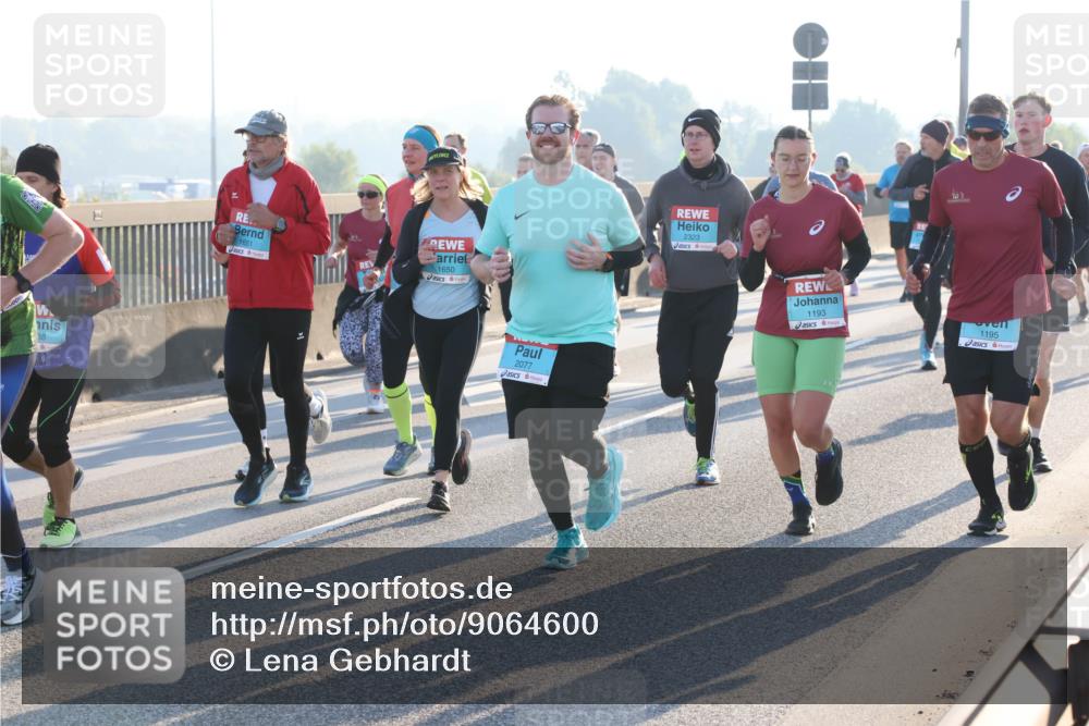 03.10.2025 - Köhlbrandbrückenlauf Lena Gebhardt http://msf.ph/oto/9064600 03.10.2025 09:21:40 Position 1 38, 1651, 1650, 2077, 2323, 1193, 1195 meine-sportfotos.de