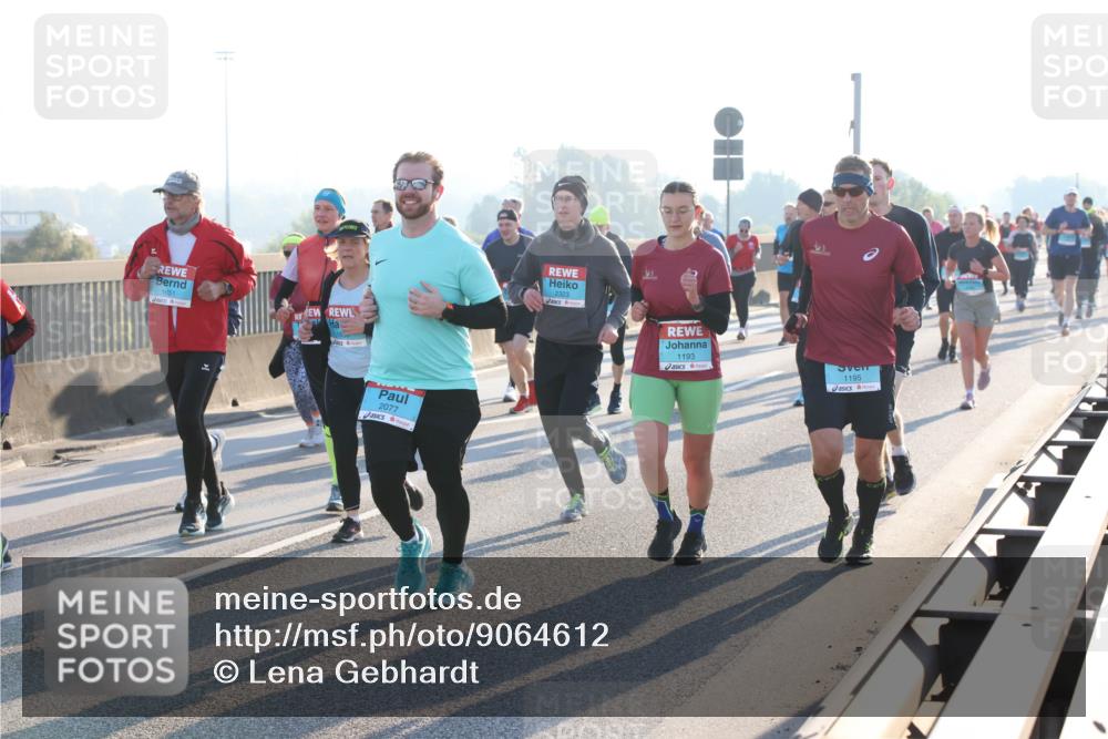 03.10.2025 - Köhlbrandbrückenlauf Lena Gebhardt http://msf.ph/oto/9064612 03.10.2025 09:21:41 Position 1 1651, 2077, 2323, 1193, 1195 meine-sportfotos.de