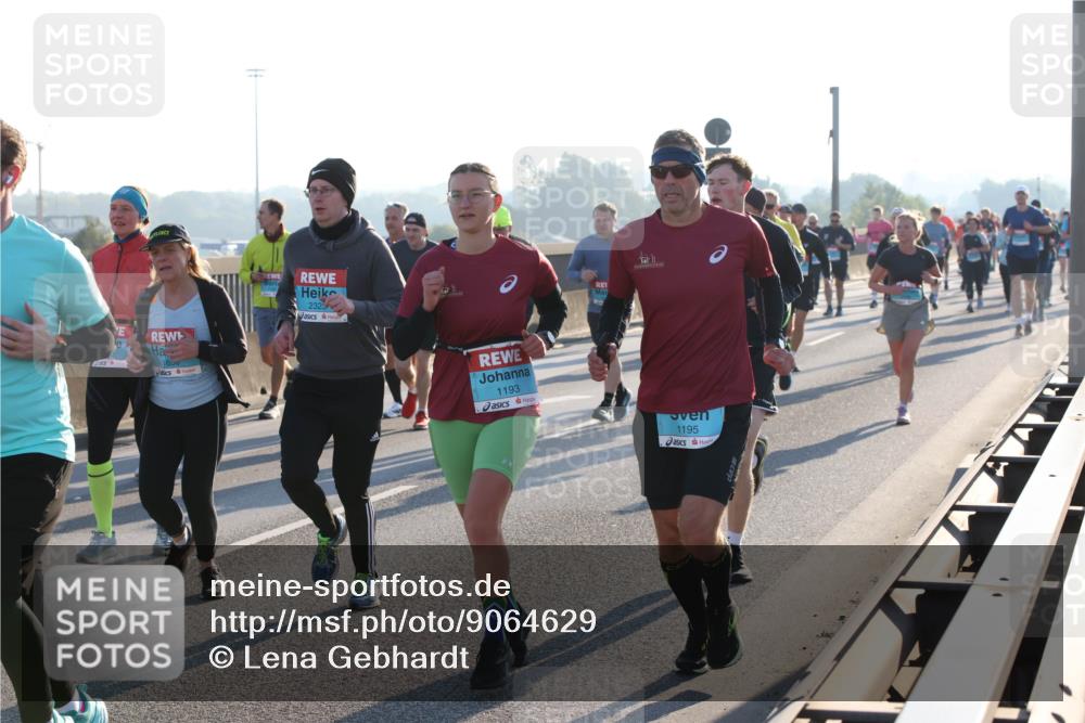 03.10.2025 - Köhlbrandbrückenlauf Lena Gebhardt http://msf.ph/oto/9064629 03.10.2025 09:21:42 Position 1 1650, 2323, 1193, 1195 meine-sportfotos.de
