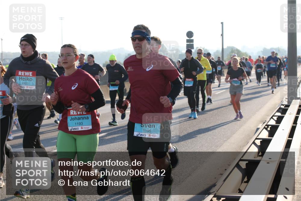 03.10.2025 - Köhlbrandbrückenlauf Lena Gebhardt http://msf.ph/oto/9064642 03.10.2025 09:21:42 Position 1 2323, 1193, 1195 meine-sportfotos.de