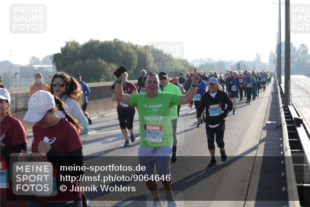 03.10.2025 - Köhlbrandbrückenlauf Jannik Wohlers http://msf.ph/oto/9064646 03.10.2025 09:25:32 Position 3 2727, 3588, 2527 meine-sportfotos.de