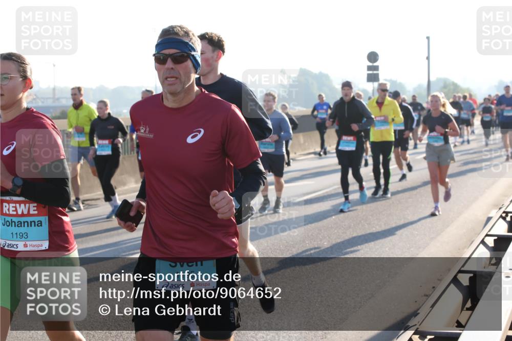 03.10.2025 - Köhlbrandbrückenlauf Lena Gebhardt http://msf.ph/oto/9064652 03.10.2025 09:21:43 Position 1 1193, 1195 meine-sportfotos.de