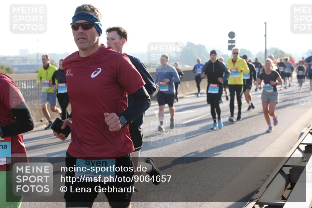 03.10.2025 - Köhlbrandbrückenlauf Lena Gebhardt http://msf.ph/oto/9064657 03.10.2025 09:21:43 Position 1 1195 meine-sportfotos.de