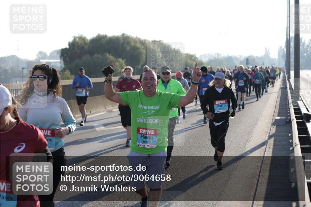03.10.2025 - Köhlbrandbrückenlauf Jannik Wohlers http://msf.ph/oto/9064658 03.10.2025 09:25:32 Position 3 2527, 3588 meine-sportfotos.de