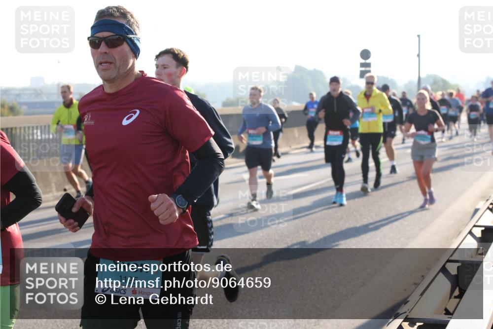 03.10.2025 - Köhlbrandbrückenlauf Lena Gebhardt http://msf.ph/oto/9064659 03.10.2025 09:21:43 Position 1 1195 meine-sportfotos.de