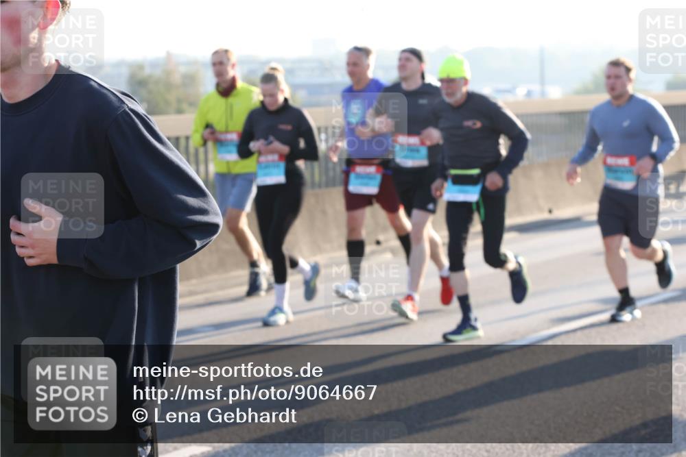 03.10.2025 - Köhlbrandbrückenlauf Lena Gebhardt http://msf.ph/oto/9064667 03.10.2025 09:21:44 Position 1  meine-sportfotos.de