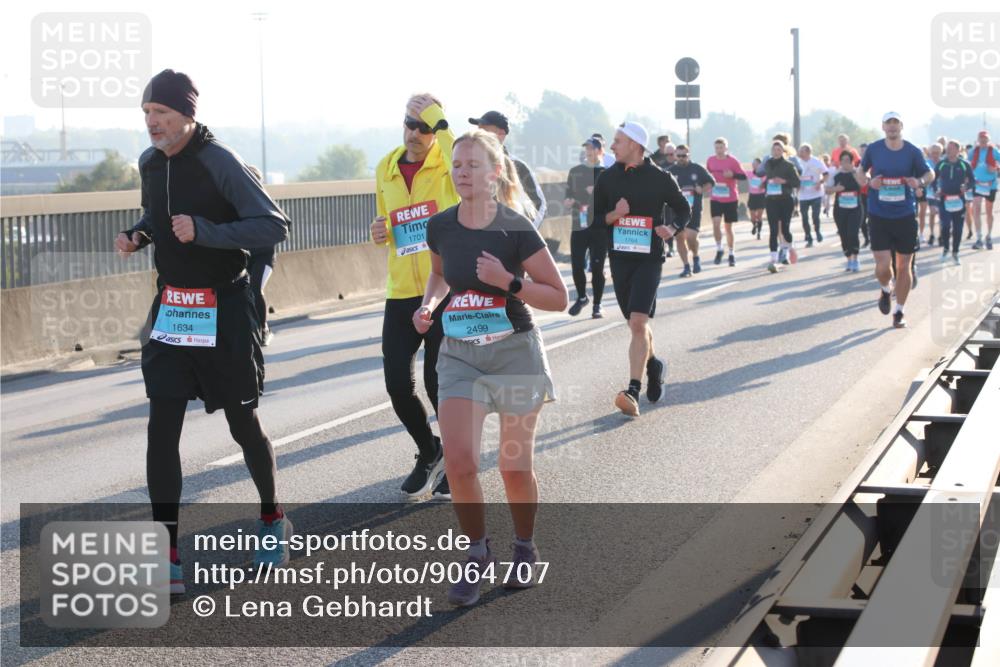 03.10.2025 - Köhlbrandbrückenlauf Lena Gebhardt http://msf.ph/oto/9064707 03.10.2025 09:21:46 Position 1 1634, 1701, 2499, 1764 meine-sportfotos.de