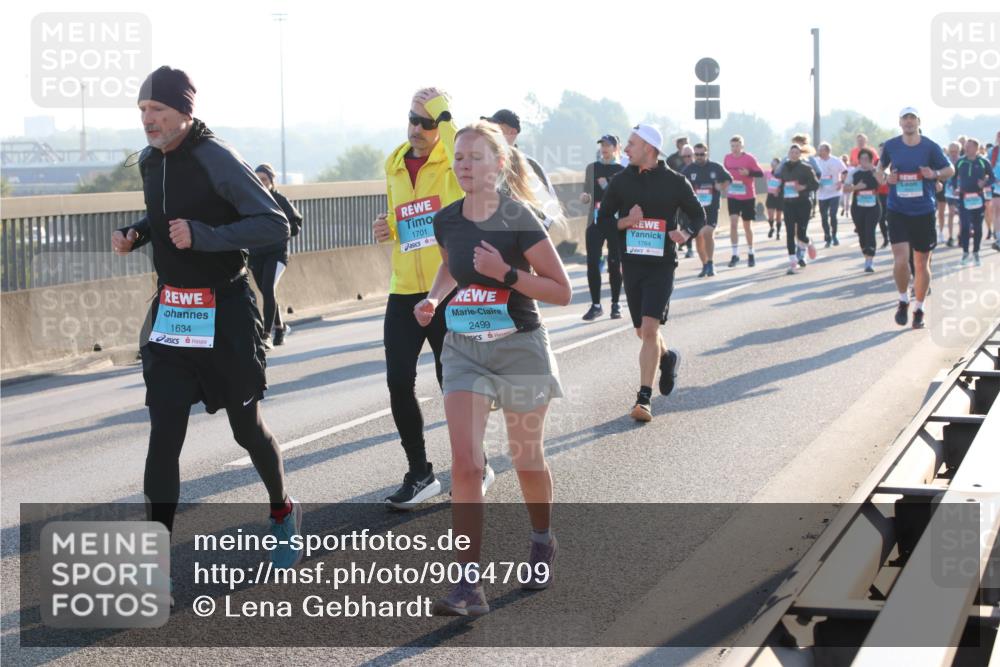 03.10.2025 - Köhlbrandbrückenlauf Lena Gebhardt http://msf.ph/oto/9064709 03.10.2025 09:21:46 Position 1 1634, 1701, 2499, 1764 meine-sportfotos.de