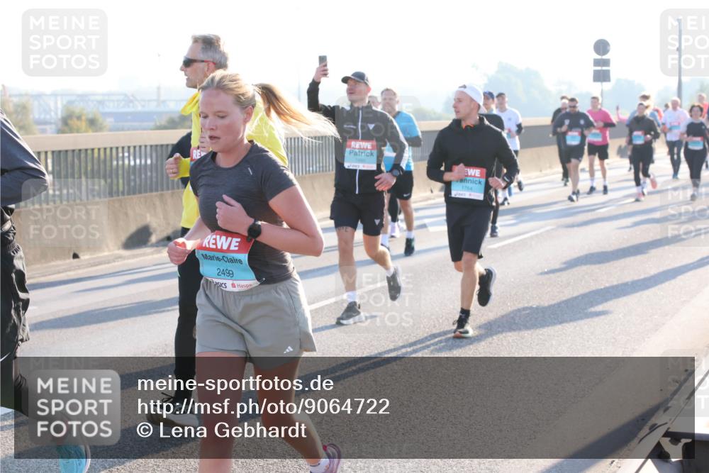 03.10.2025 - Köhlbrandbrückenlauf Lena Gebhardt http://msf.ph/oto/9064722 03.10.2025 09:21:46 Position 1 2499, 1764 meine-sportfotos.de