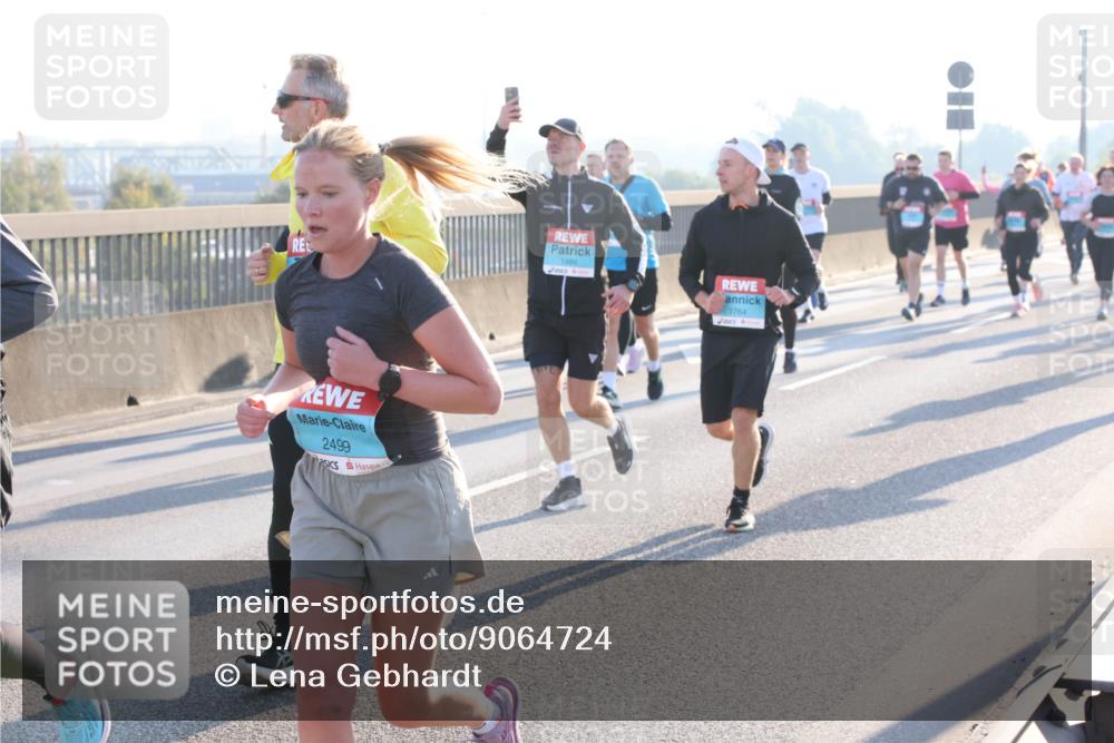 03.10.2025 - Köhlbrandbrückenlauf Lena Gebhardt http://msf.ph/oto/9064724 03.10.2025 09:21:46 Position 1 2499, 1886, 1764 meine-sportfotos.de