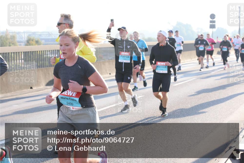 03.10.2025 - Köhlbrandbrückenlauf Lena Gebhardt http://msf.ph/oto/9064727 03.10.2025 09:21:46 Position 1 2499, 1764 meine-sportfotos.de