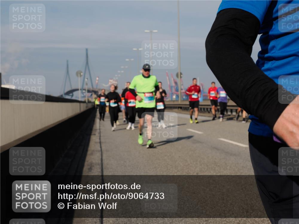 03.10.2025 - Köhlbrandbrückenlauf Fabian Wolf http://msf.ph/oto/9064733 03.10.2025 10:07:53 Position 3  meine-sportfotos.de