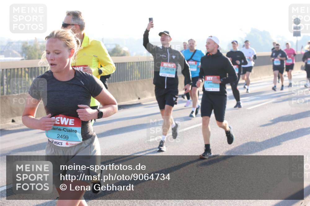 03.10.2025 - Köhlbrandbrückenlauf Lena Gebhardt http://msf.ph/oto/9064734 03.10.2025 09:21:47 Position 1 2499, 1764 meine-sportfotos.de