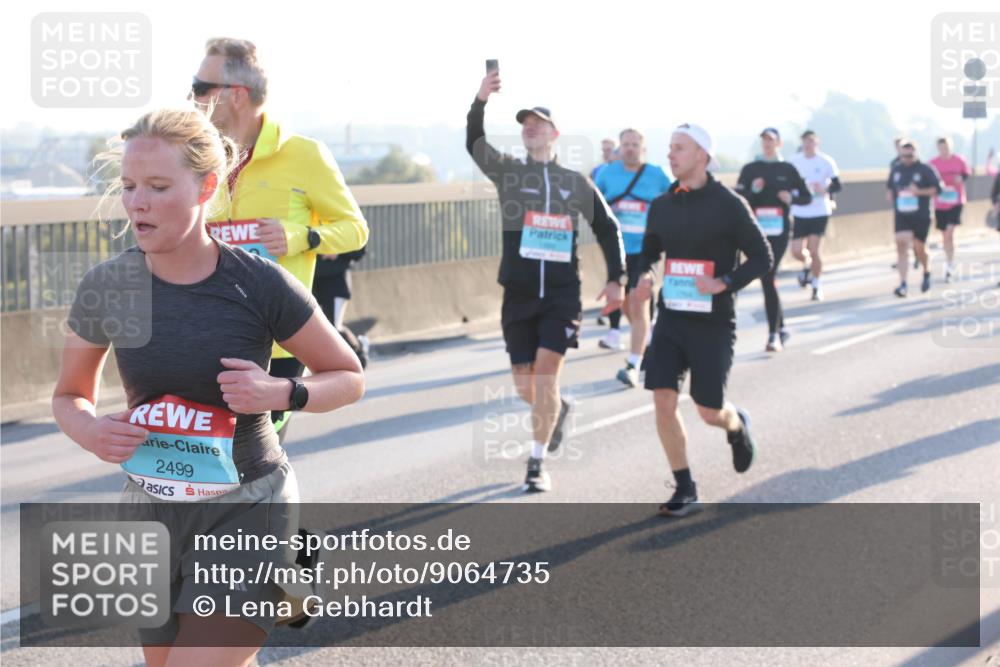 03.10.2025 - Köhlbrandbrückenlauf Lena Gebhardt http://msf.ph/oto/9064735 03.10.2025 09:21:47 Position 1 2499 meine-sportfotos.de