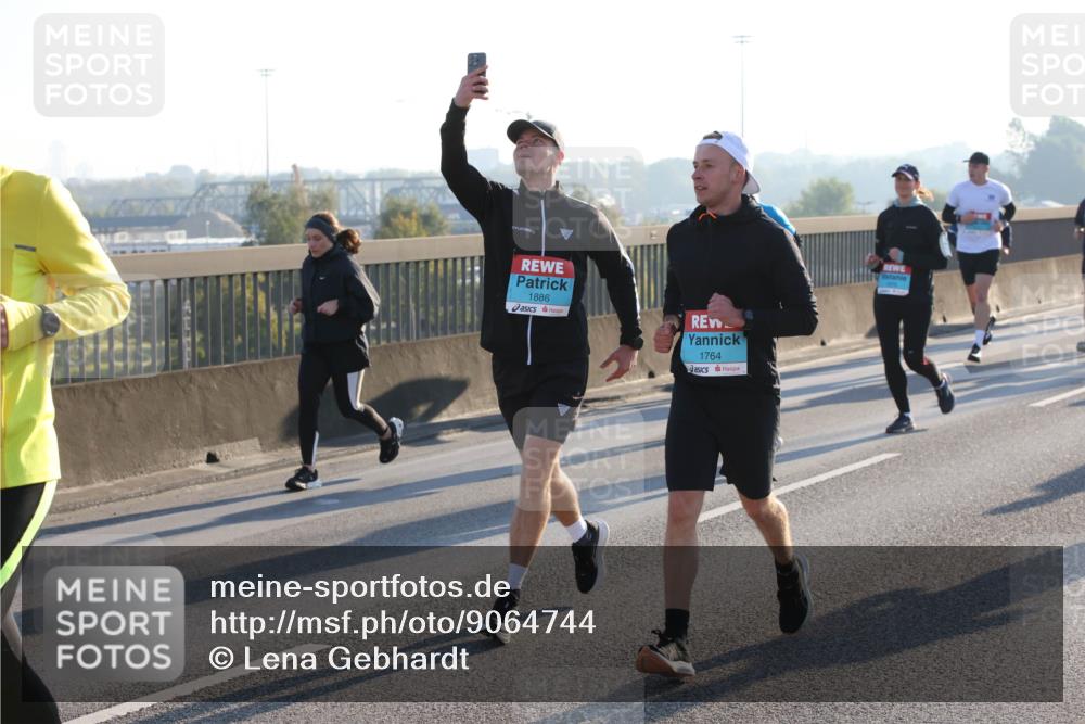 03.10.2025 - Köhlbrandbrückenlauf Lena Gebhardt http://msf.ph/oto/9064744 03.10.2025 09:21:47 Position 1 1886, 1764 meine-sportfotos.de