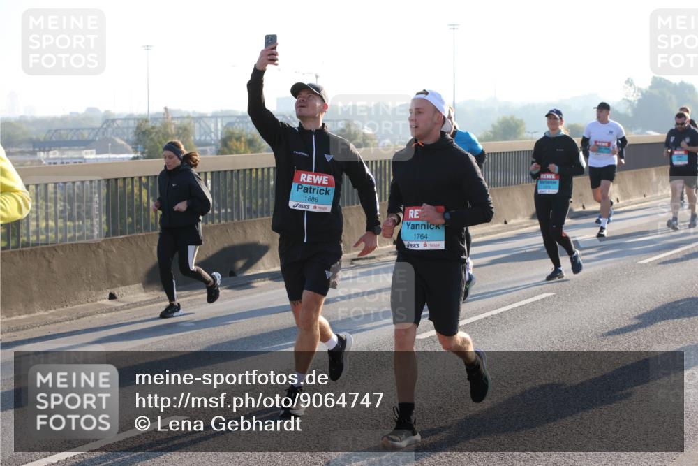 03.10.2025 - Köhlbrandbrückenlauf Lena Gebhardt http://msf.ph/oto/9064747 03.10.2025 09:21:47 Position 1 1886, 1764 meine-sportfotos.de