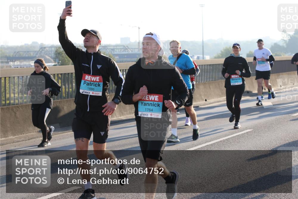 03.10.2025 - Köhlbrandbrückenlauf Lena Gebhardt http://msf.ph/oto/9064752 03.10.2025 09:21:48 Position 1 1886, 1764 meine-sportfotos.de