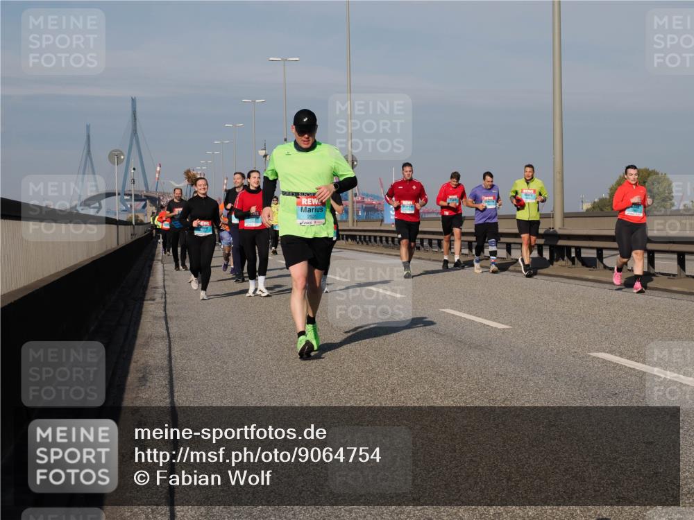 03.10.2025 - Köhlbrandbrückenlauf Fabian Wolf http://msf.ph/oto/9064754 03.10.2025 10:07:55 Position 3 2525 meine-sportfotos.de