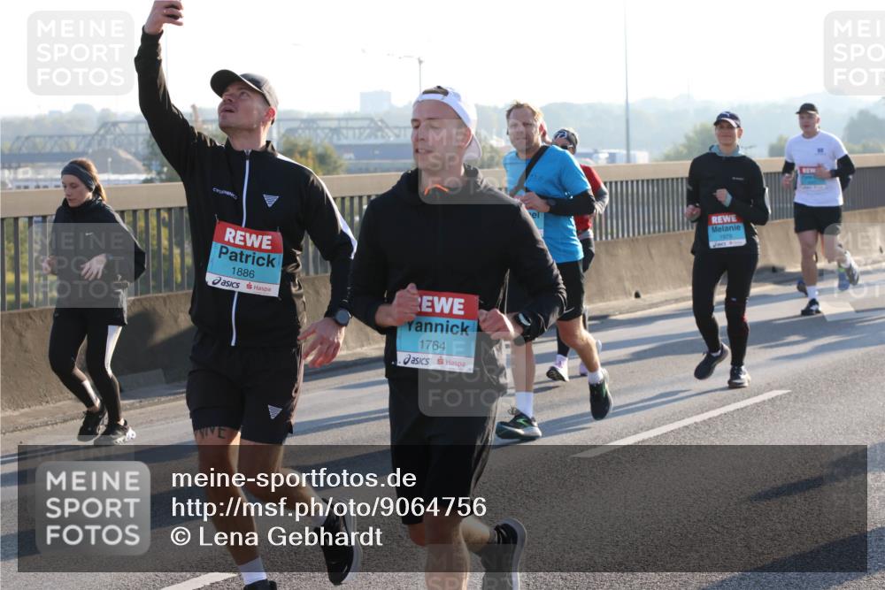03.10.2025 - Köhlbrandbrückenlauf Lena Gebhardt http://msf.ph/oto/9064756 03.10.2025 09:21:48 Position 1 1886, 1764, 1979 meine-sportfotos.de
